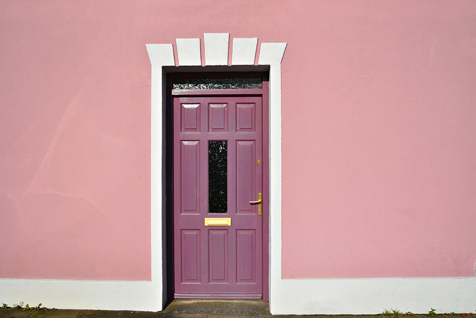 紫色的門，粉色的外表