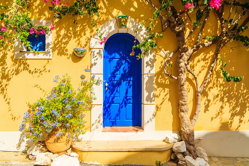 希臘風格的房子上的水藍色