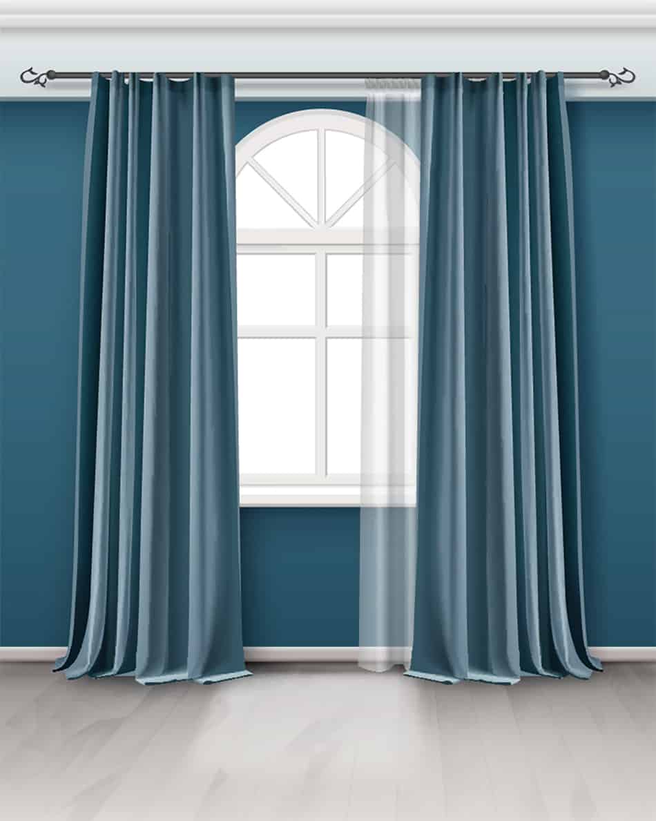 藍綠色牆壁上的藍綠色窗簾