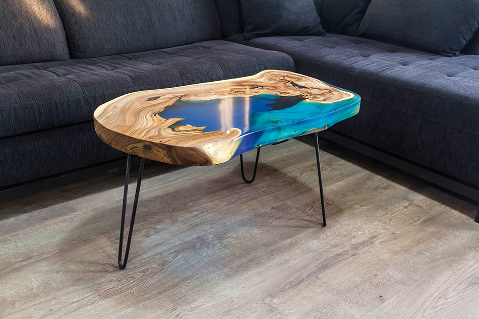 木材和樹脂咖啡桌