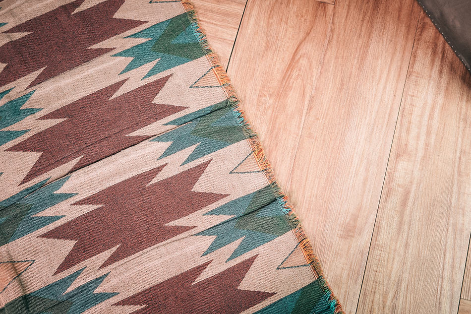 地毯膠帶對木地板安全嗎?
