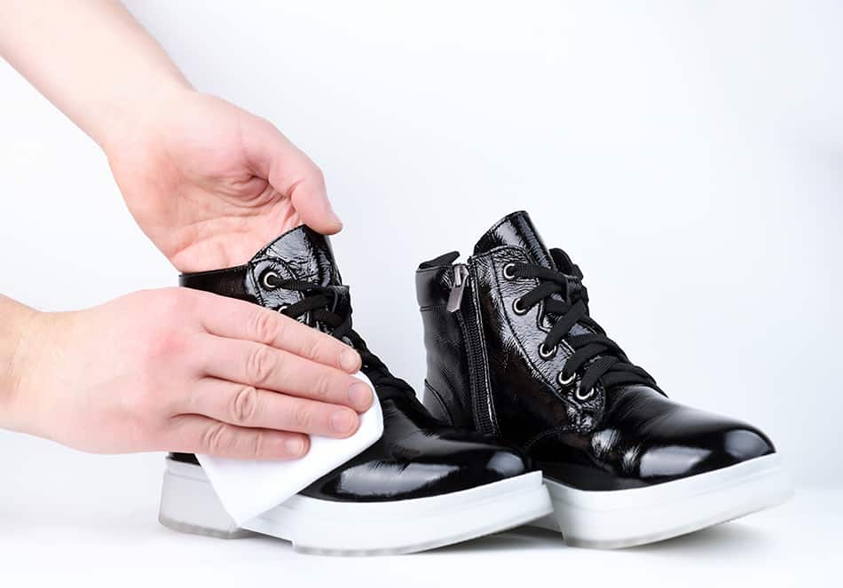 如何清潔人造皮鞋