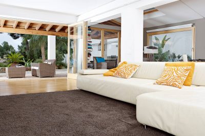 什麼顏色的沙發配棕色地毯怎麼樣?