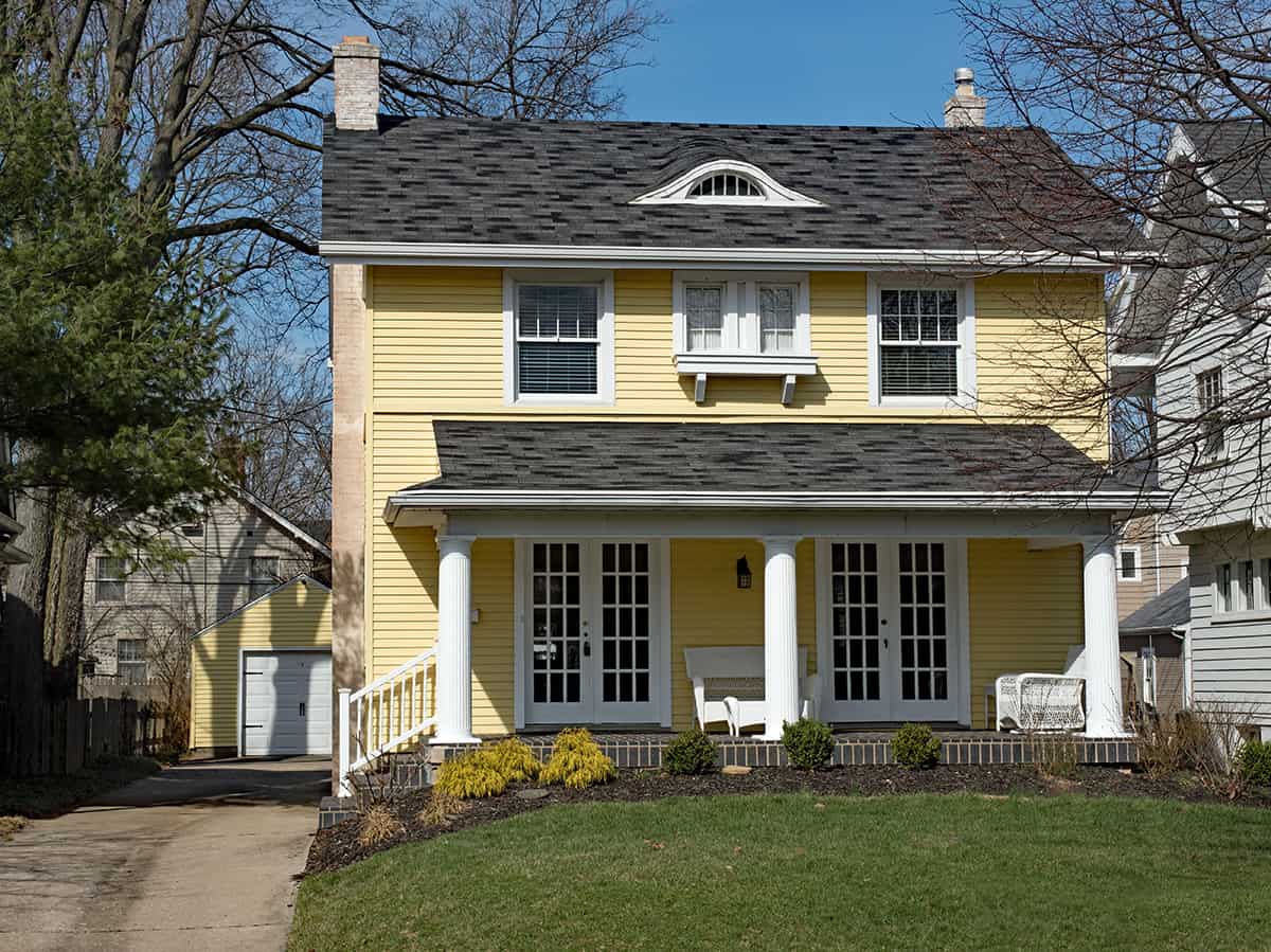 白色修剪是一個不錯的選擇,小房子,還有米色,淺灰色,淺藍色