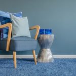 什麼顏色的沙發與藍色的地毯