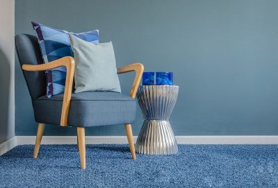 什麼顏色的沙發配藍色地毯