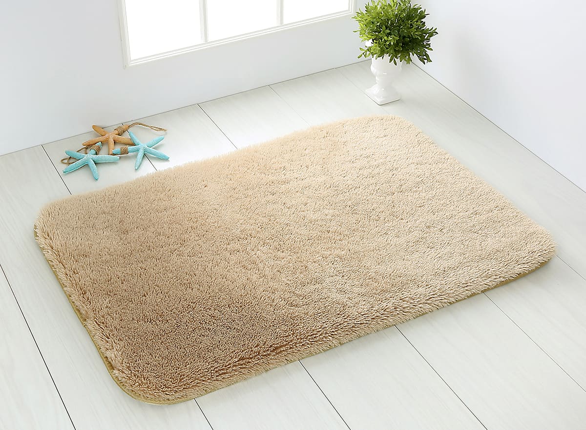 泥土色調的地毯顏色適合淺色硬木地板